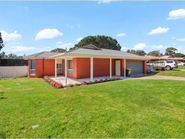 Deal! 3 BR 9 Juniper Place, Forest Hill House for rent Listed.