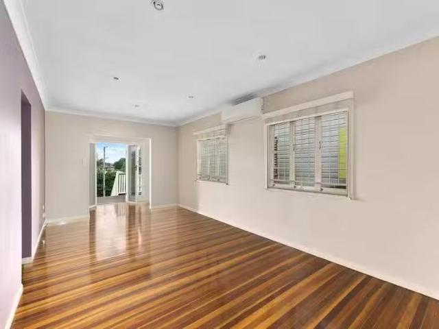 Just in! 3 Corn Street, Holland Park West, QLD 4121