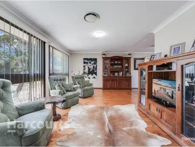 Rental! 3 Tweed Place, Ruse House for rent Listed by Campbell.