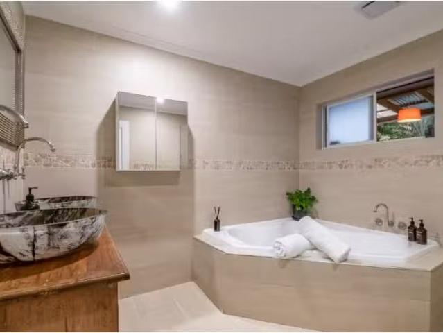 Rental! 3 Tahra Crescent, EWINGSDALE House for rent Listed by.