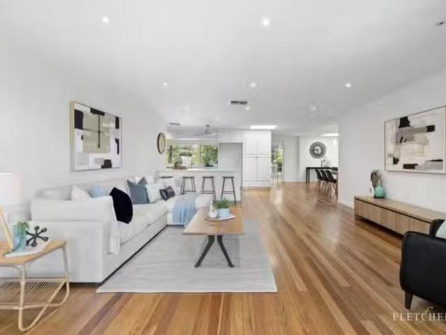 Deal! 3 Tombolo Court, Mooroolbark VIC 3138 House Auction
