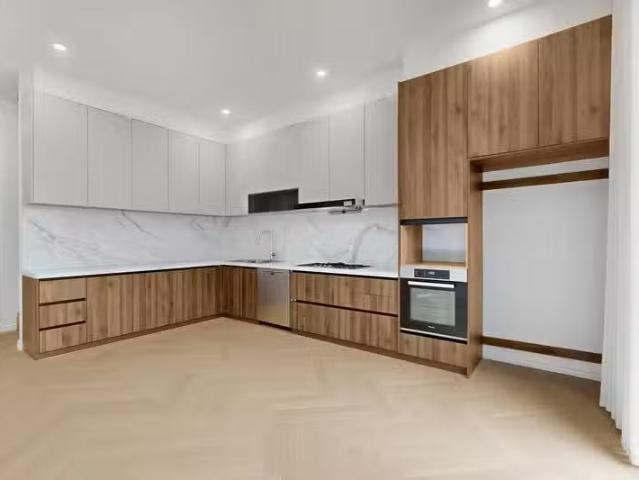 Just in! 3/ 1 Carmichael Court, GLEN WAVERLEY, VIC 3150 Town.