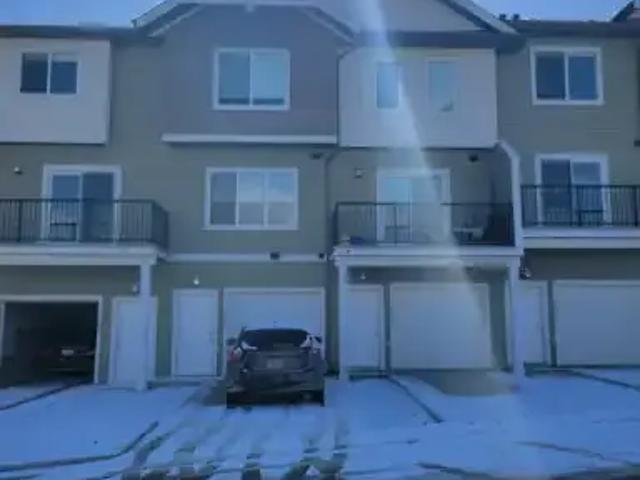For Rent 3.5 Bedroom Townhouse Cochrane AB DS104401280