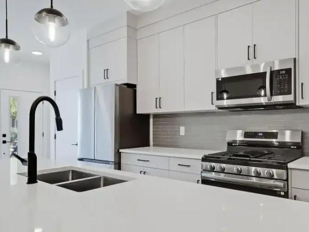 For Rent 3.5 Bedroom Townhouse Calgary AB DS105394411