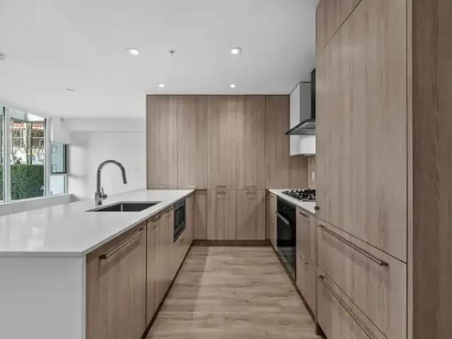 For Rent 3.5 Bedroom Townhouse Burnaby BC DS105543429
