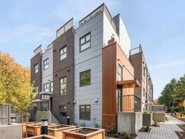 For Rent 3.5 Bedroom Townhouse Vancouver BC DS99410238