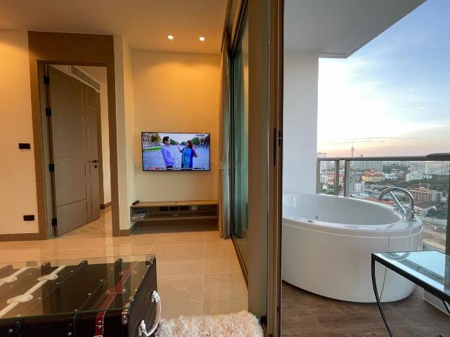 For rent The Riviera Ocean Drive with Jacuzzi on balcony