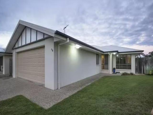 Charming UNIT 10/4 Bargara Lakes Drive, Bargara, QLD 4670