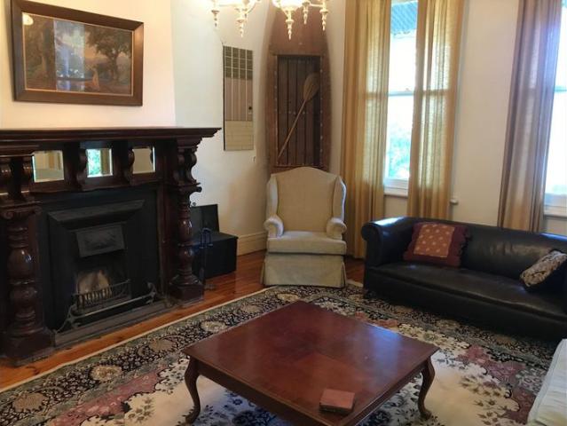 FOR RENT WALKING DISTANCE TO MAIN SHOPPING AREA