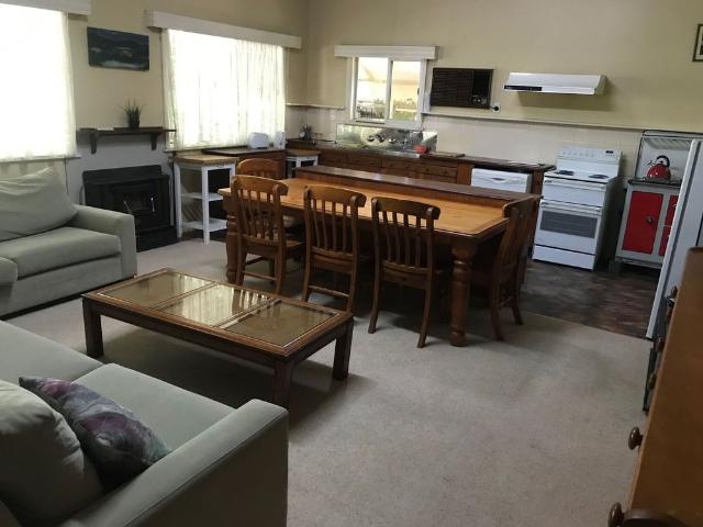 FOR RENT WALKING DISTANCE TO MAIN SHOPPING AREA