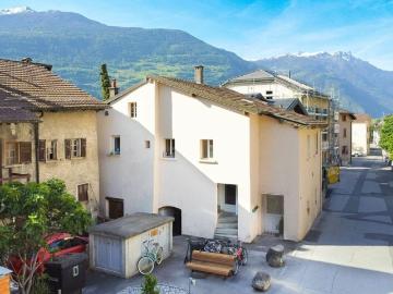For rent: Adjoining village house with 6.5 rooms