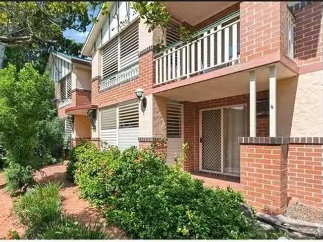 Deal! B5/52 Baron Street, Greenslopes, QLD 4120