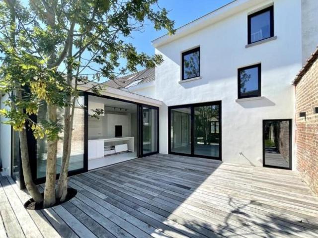 FOR RENT – Beautifully Renovated House of Approx. 220 m²