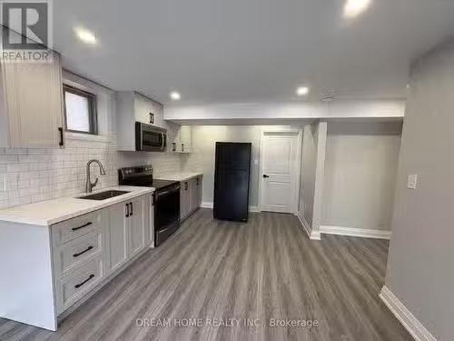 For Rent! Bsmt 345 Chouinard Way, Aurora, ON, L4G 1A6 hous.