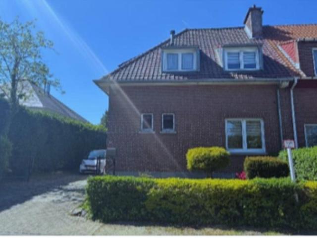 For rent–Charming semi‑detached house with garden