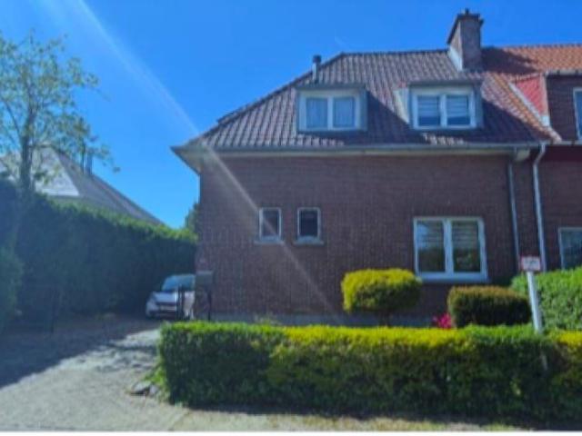 For rent–Charming semi‑detached house with garden