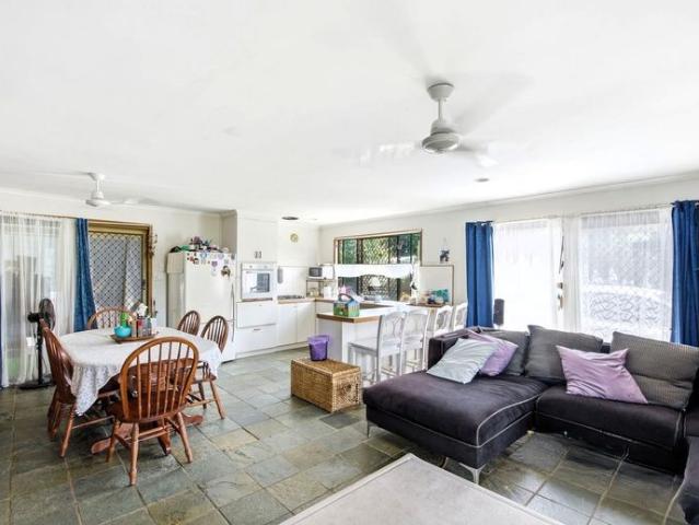 For Rent – Coastal Comfort in Slade Point