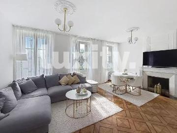 FOR RENT – EXCEPTIONAL APARTMENT IN THE HEART OF ROLLE, FACING THE LAKE