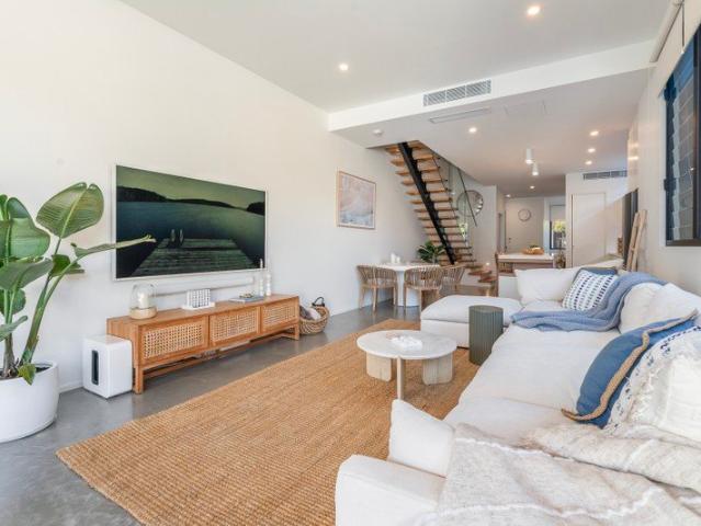 FOR RENT | FULLY FURNISHED LUXURY VILLA WITH OCEAN VIEW ROOFTOP