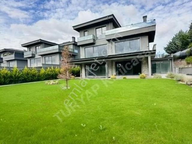 For Rent. Gölbaşı Karşıyakada,elit Sitede Sıfır 5+2 Villa