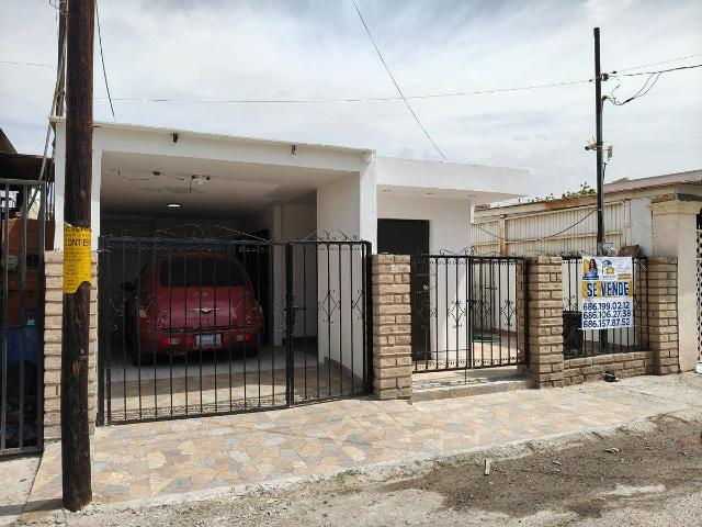 For rent house in Nuevo Mexicali on Av. Río Zacatula Mexicali, B.C. !