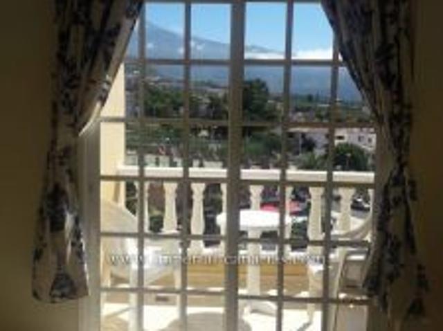 For rent in Puerto de La Cruz, in San Antonio, flat with two bedrooms, balcony with views and garage