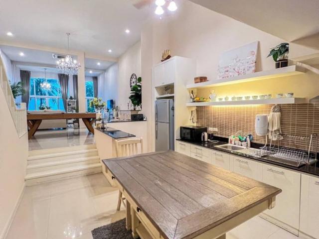 For Rent: คาซาลูน่า Beach Front: บ้านสวยติดทะเล ตกแต่งสวย พร้อมเข้าอยู่ มีชายหาดส่วนตัว