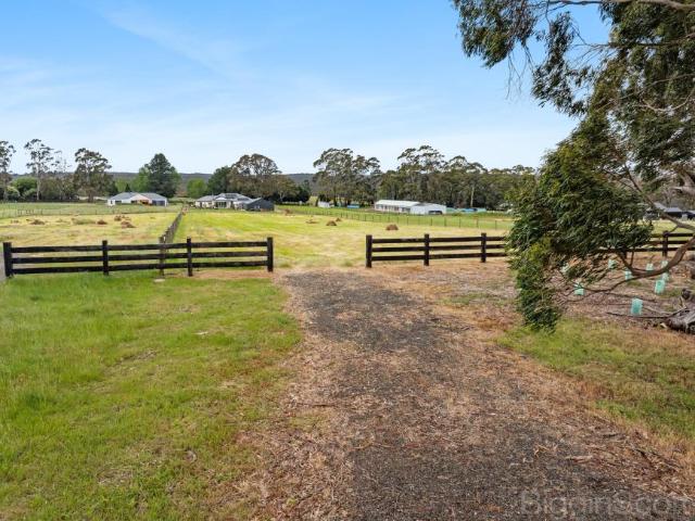 For Rent Land Glenlyon VIC DS101580498