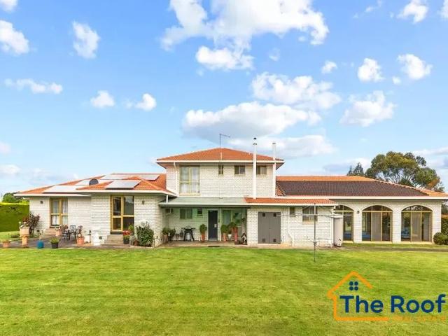 ! For Rent Luxury Country Living on 10 Acres in Ballarat !