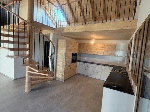 For rent, magnificent 5.5 room apartment in a renovated farmhouse