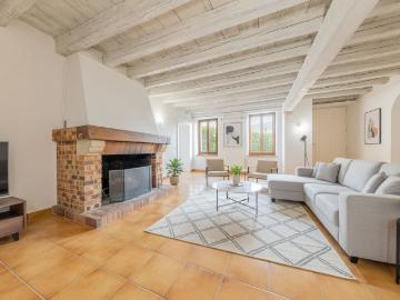 For rent Magnificent Duplex in a village house of 7.5 rooms 260 m² Heated swimming pool Trélex Nyon