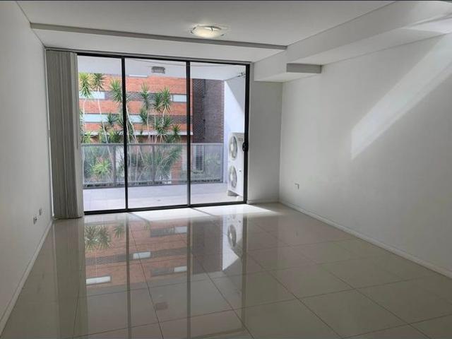 【For Rent】Modern 2 Bed 2 Bath Split Level Apartment in Mascot｜Fully Furnished｜Prime Location Near Train & Shops