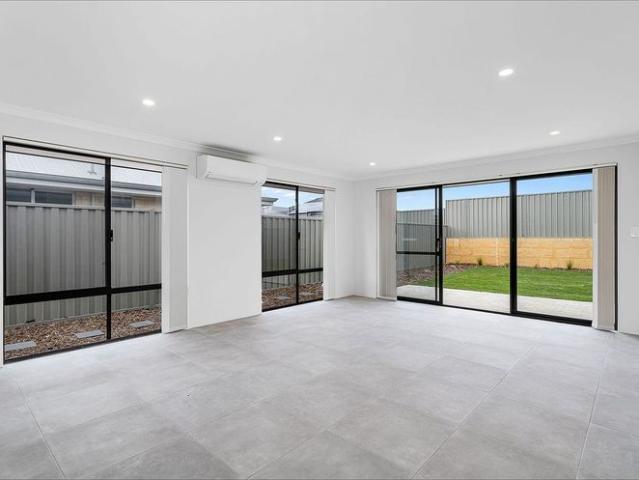 FOR RENT – MODERN FOUR BEDROOM RESIDENCE