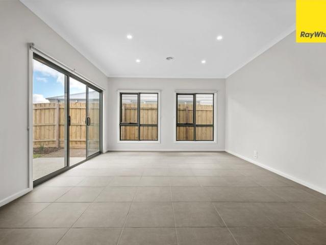 For Rent Modern Family Living in Prime Eynesbury Location
