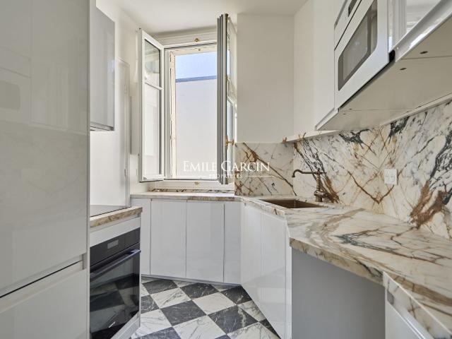 For rent Paris 75007 Furnished apartment Eiffel Tower top floor balcony elevator