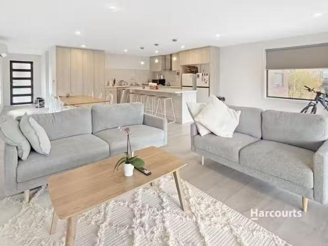 Charming Room 1/3 Maisie Place, ULVERSTONE, TAS 7315 House f.