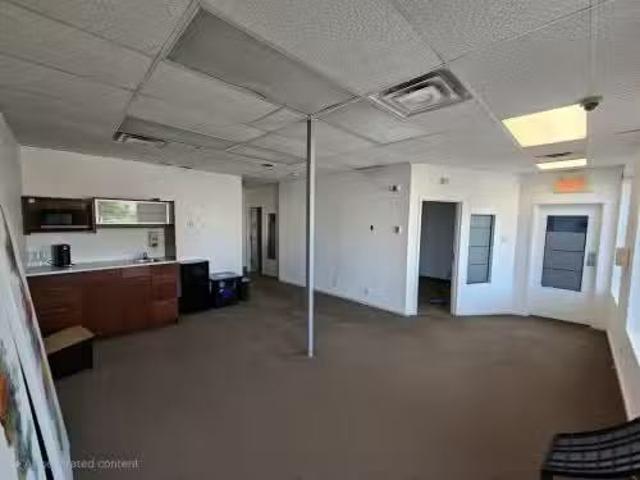 Charming Rue Lévis, Terrebonne Lachenaie, QC, J6W 5S6 comm.