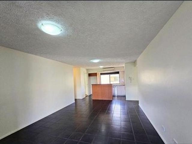 For Rent: Spacious 2 Bedroom Unit in the heart of Forest Lake