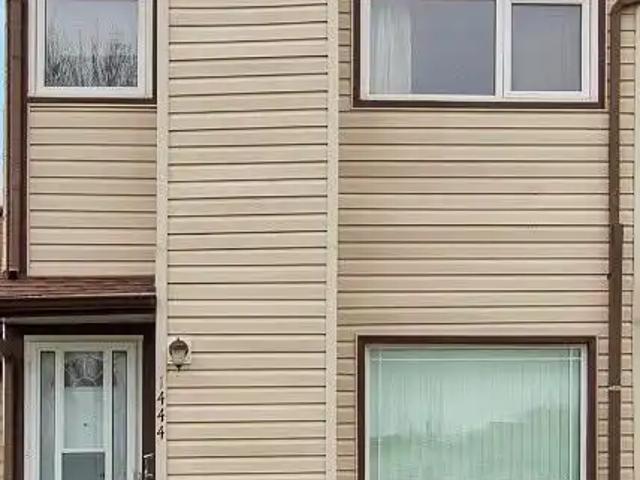 FOR RENT Spacious 3 bedroom Townhouse,Garden City area $2000/mnthly +utilities
