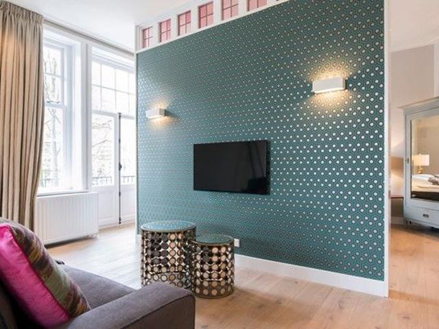 For rent: Spacious and luxurious one bedroom apartment in Zuid Museumkwartier, with 2 balconies west and south facing and equipped with modern furnishing of high quality