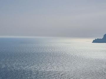 For rent: spacious apartment with 3 bedrooms and sea views