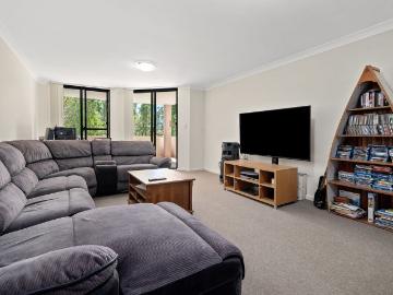 For Rent – Spacious Coastal Apartment Opposite the Beach
