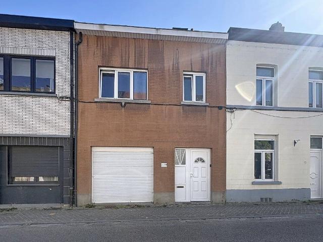 For rent: spacious closed building house