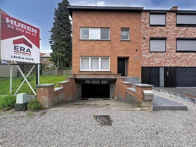 For rent: spacious, fully renovated semi detached house