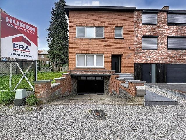 For rent: spacious, fully renovated semi detached house