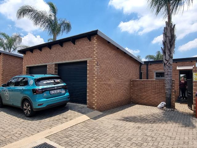 For Rent: Spacious Stand Alone Home with Double Garage Pet Friendly!* Discover your new home i