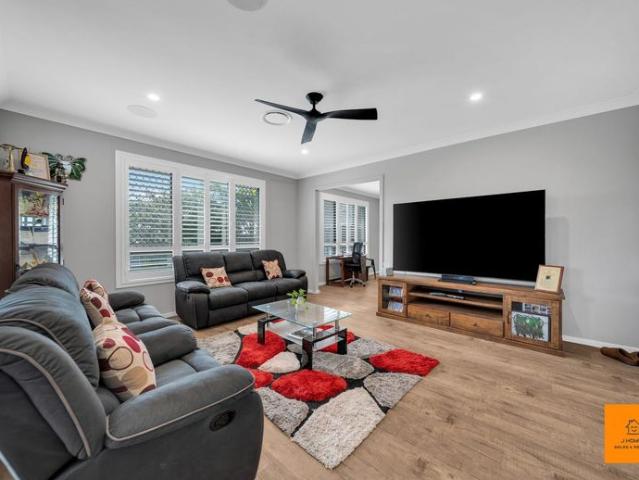 For Rent: Stunning Custom Built Home in Deebing Heights!