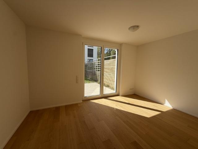 for rent* Stylish living with a private garden – luxurious 3 bedroom new construction apartment