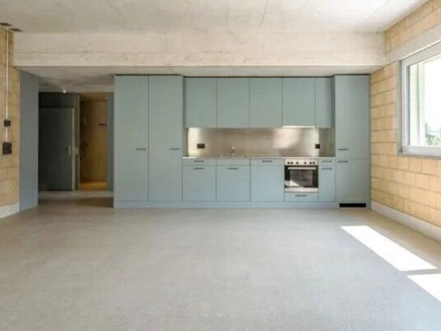 FOR RENT Superb 2.5 room apartment of 73 m², living room of 3m high – bright and perfectly accessible, with garden
