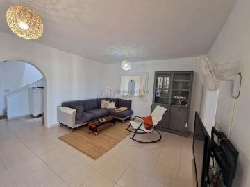 For Rental: 2 Bedroom Semi Detached House in Las Rosas